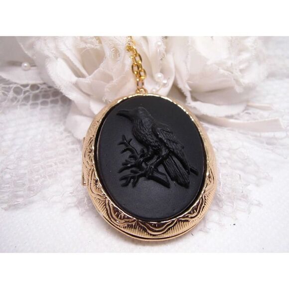 RAVEN black Locket CROW Cameo Necklace Pendant - Picture 1 of 8